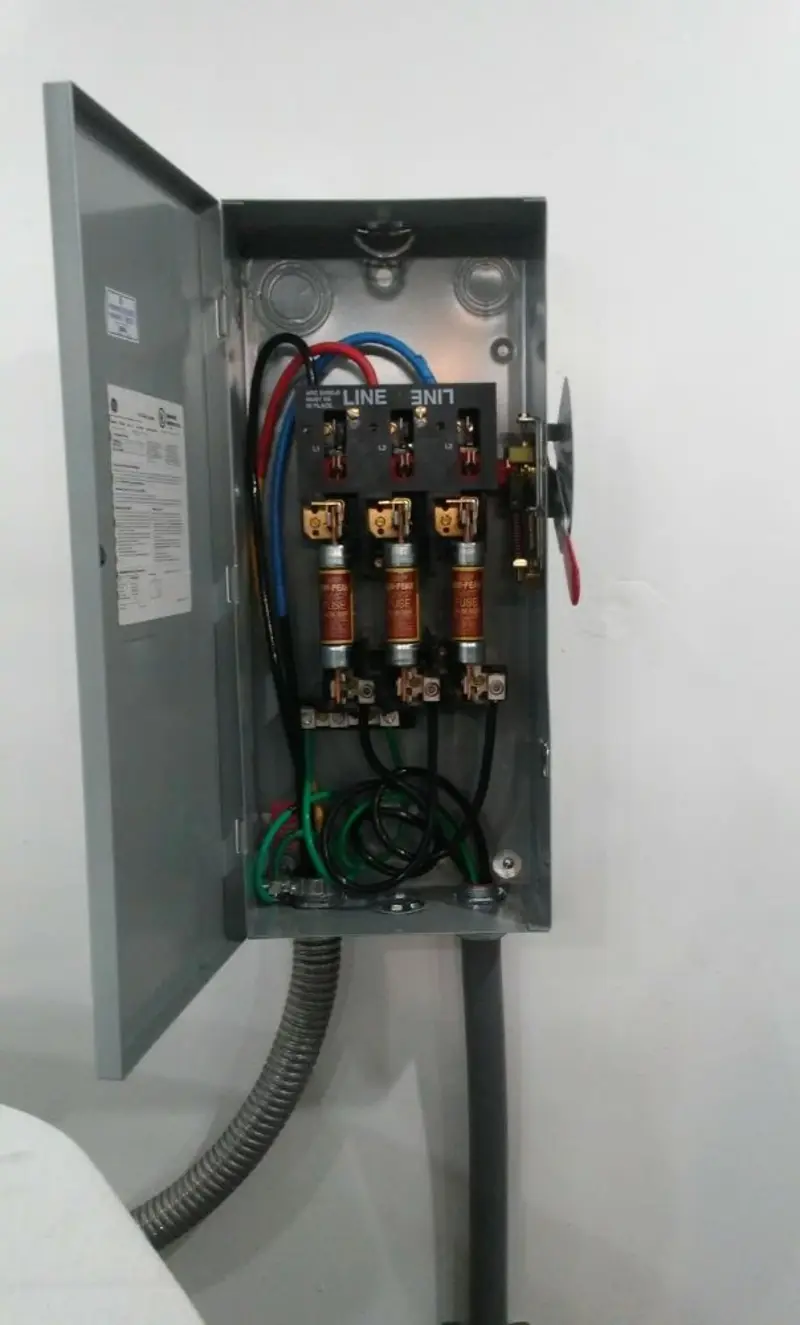 Three-phase disconnect switch installed for Smoke Detector Installation in Warsaw